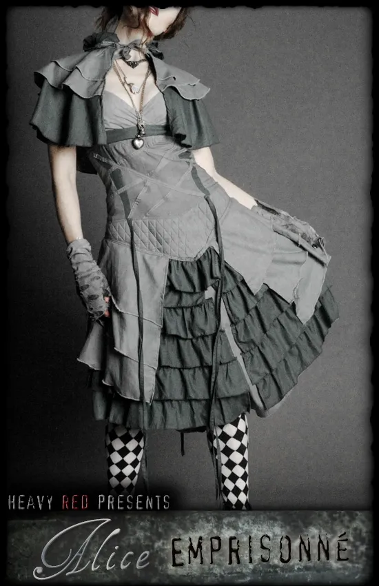 Alice Emprisonne - Alice In Wonderland Dress & Cape