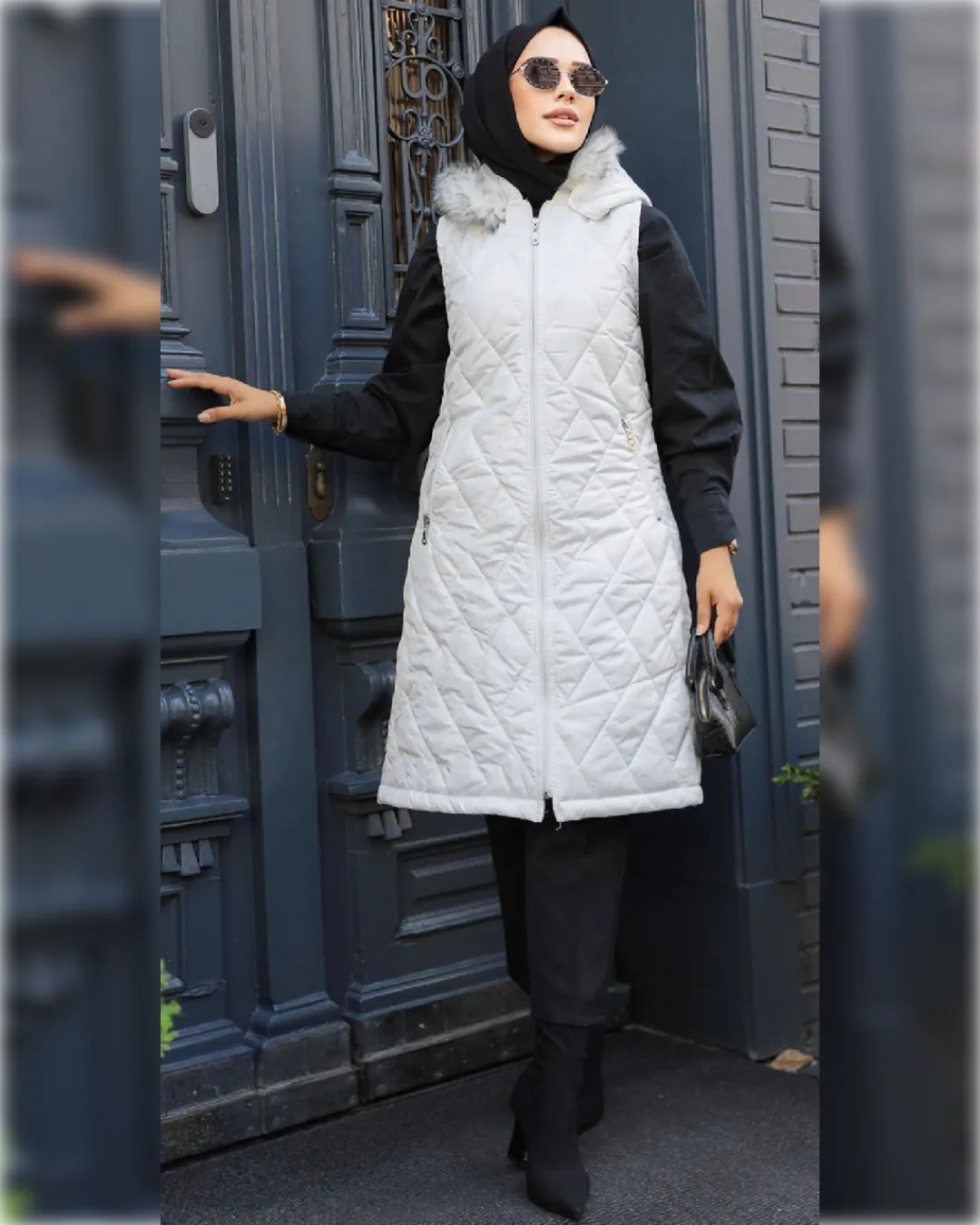 Cozy Waterproof Long Vest Jacket in White Shade  فيست شتوي طويل من نسيج دافئ و مقاوم للماء باللون الأبيض الجميل