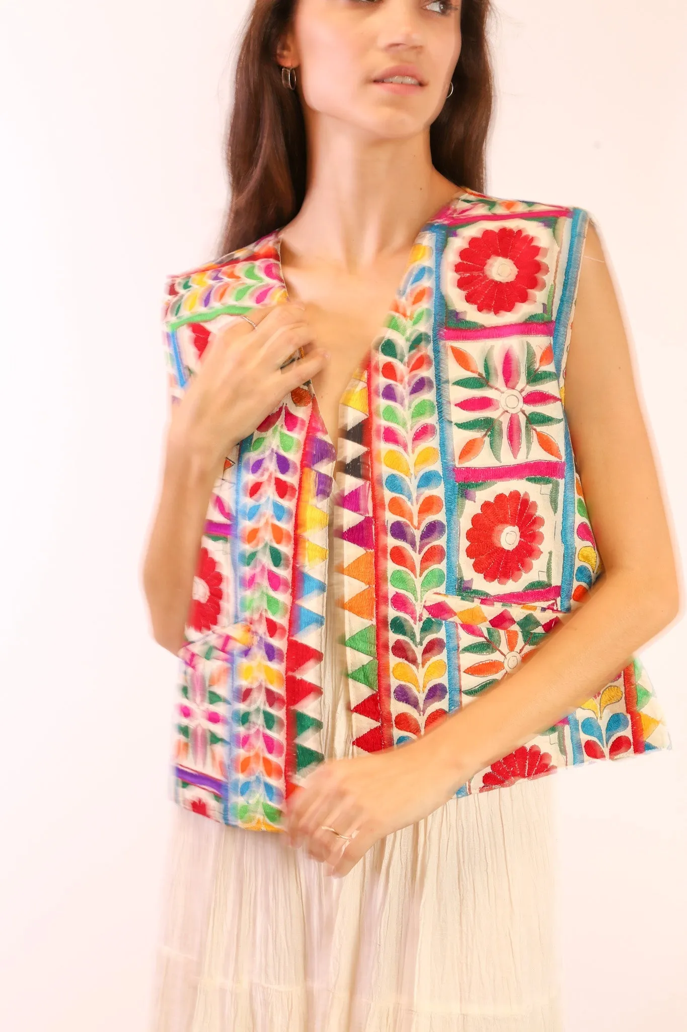 EMBROIDERED COTTON VEST TEKEL