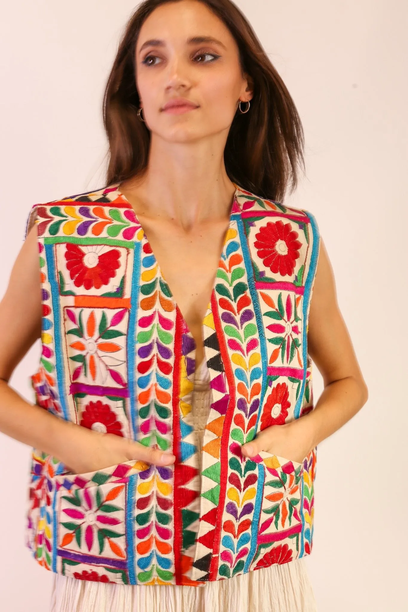 EMBROIDERED COTTON VEST TEKEL