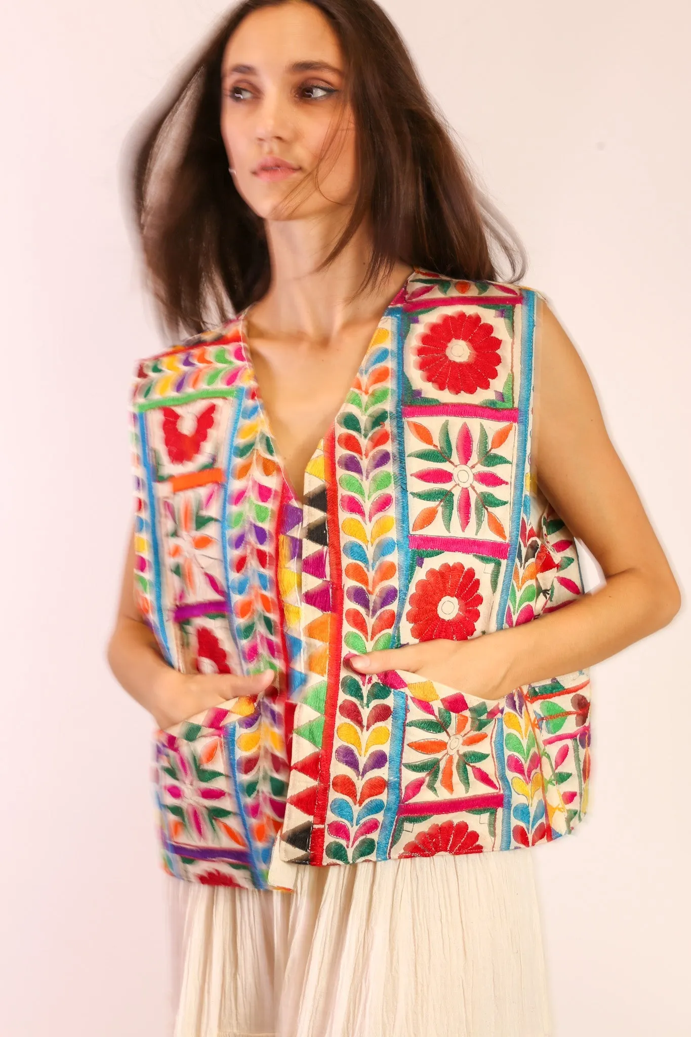 EMBROIDERED COTTON VEST TEKEL