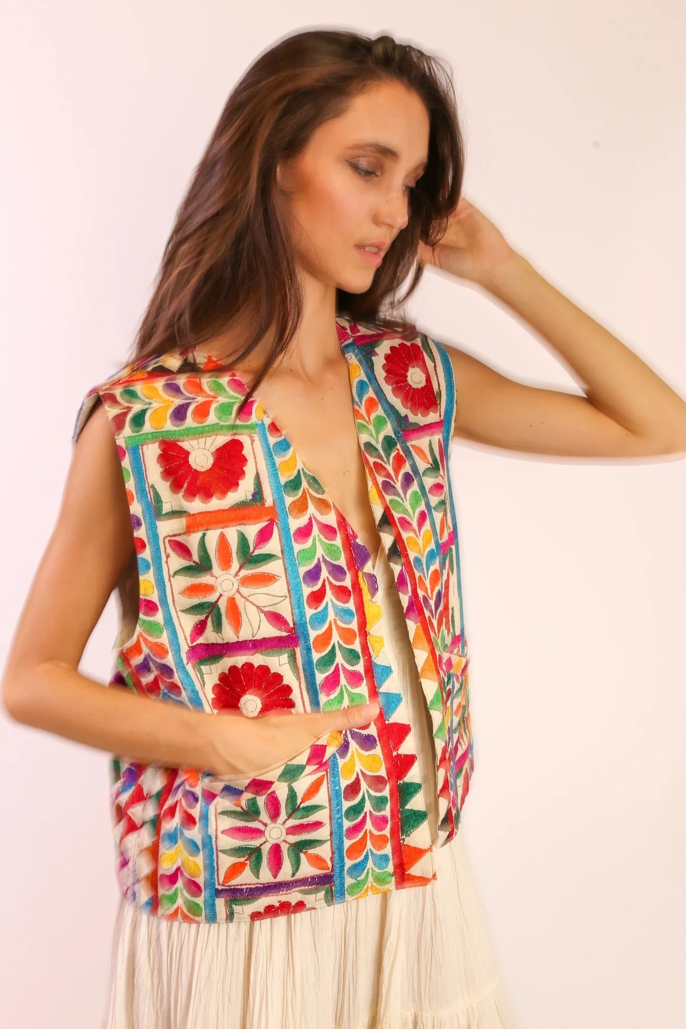 EMBROIDERED COTTON VEST TEKEL