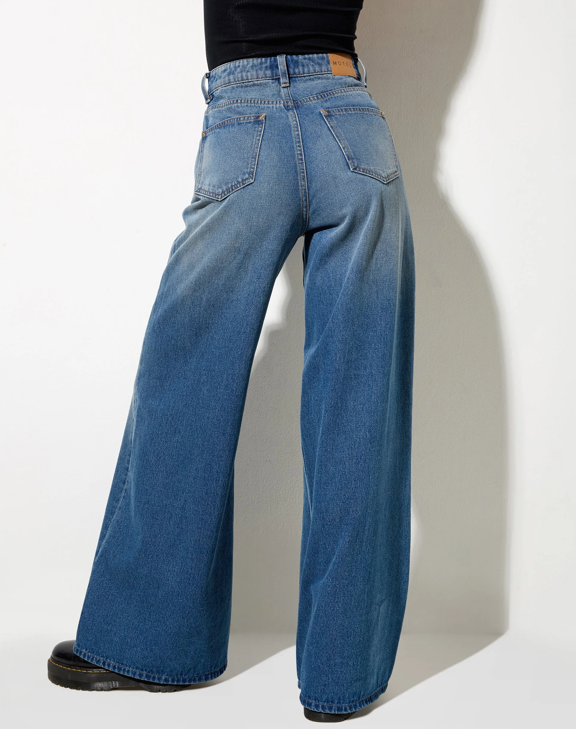 Flare Parallel Jeans in Mid Wash