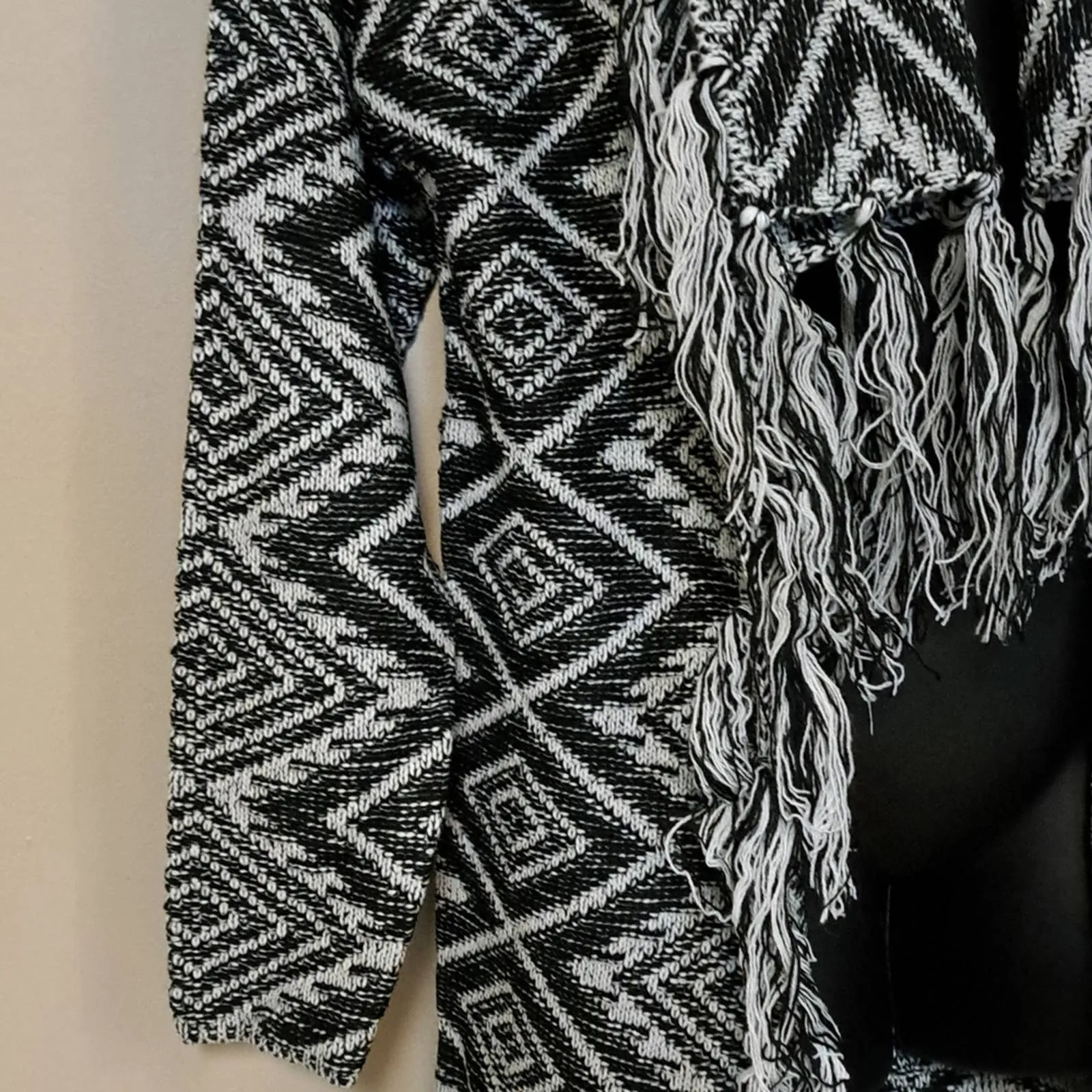 LASCANA Wool Geometric Blanket Cardigan in Black & Grey XS