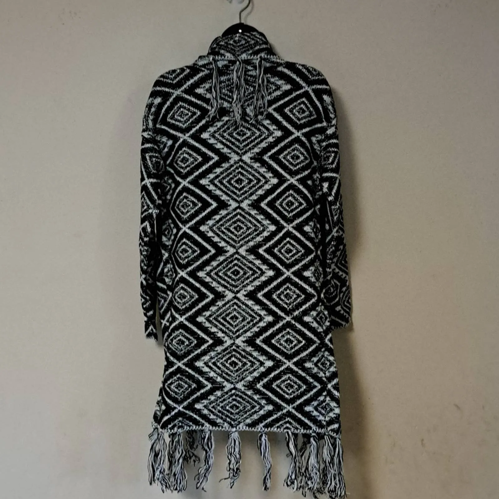 LASCANA Wool Geometric Blanket Cardigan in Black & Grey XS