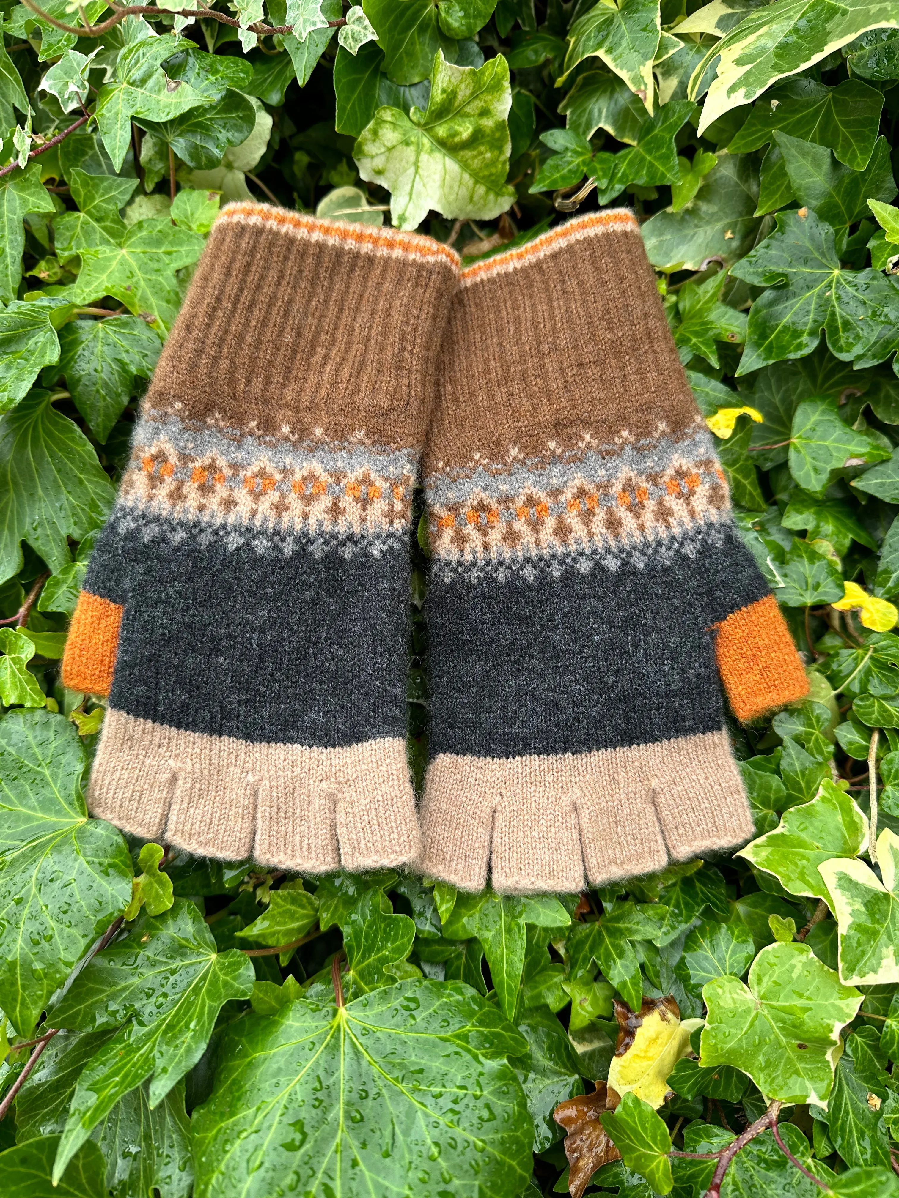 New Alloa Fingerless Gloves In Winter