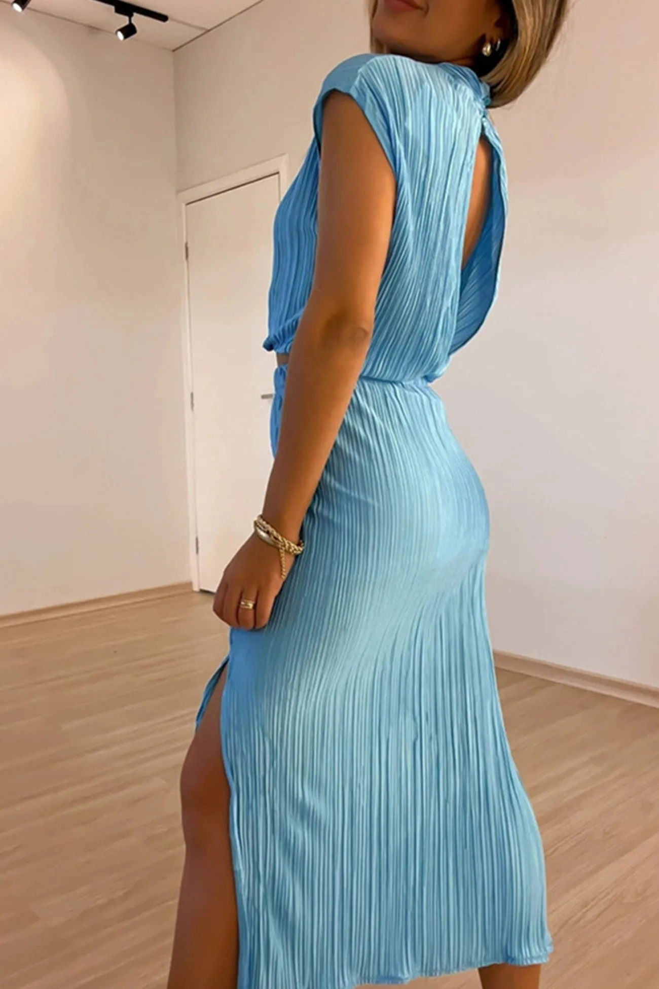 Pleated Mock Neck Crop Top High Waist Slit Skirt Suits