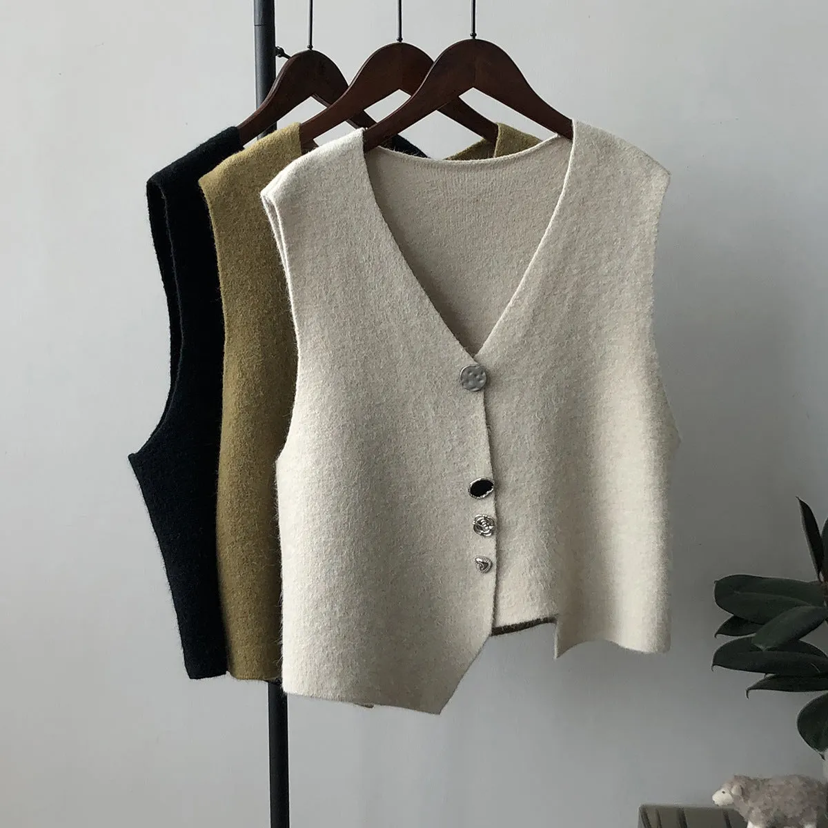 Retro Design Irregular Asymmetric Vest for Women Spring Bai Knitted Cardigan